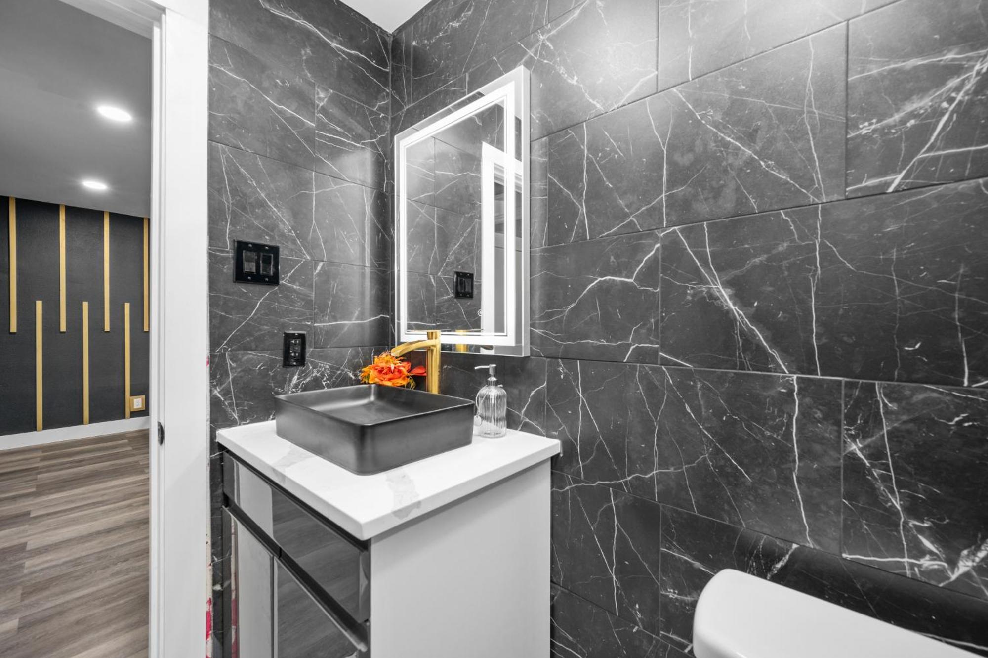 Modern 2Br City Center Getaway With Free Park Houston Exteriör bild