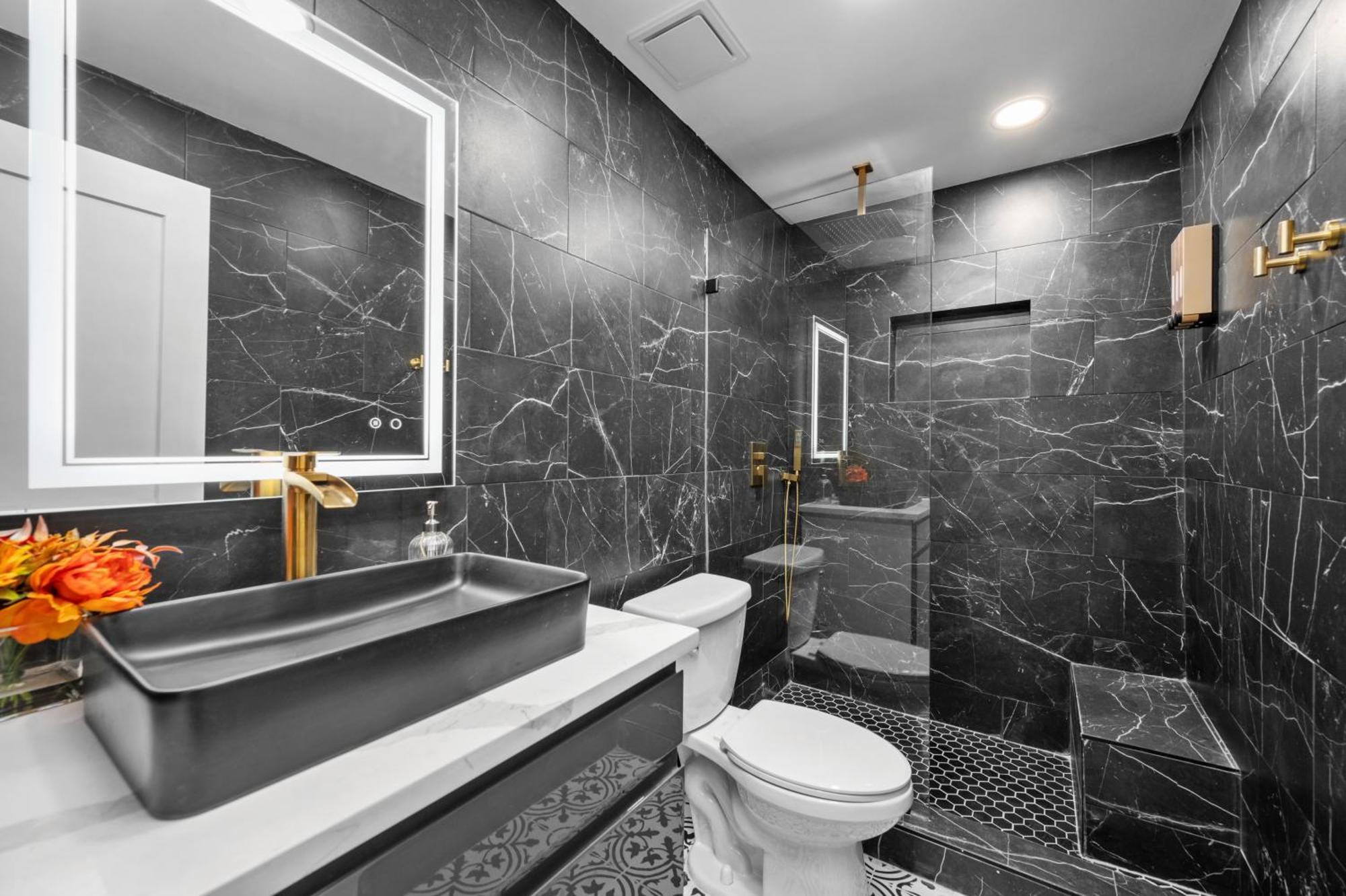 Modern 2Br City Center Getaway With Free Park Houston Exteriör bild