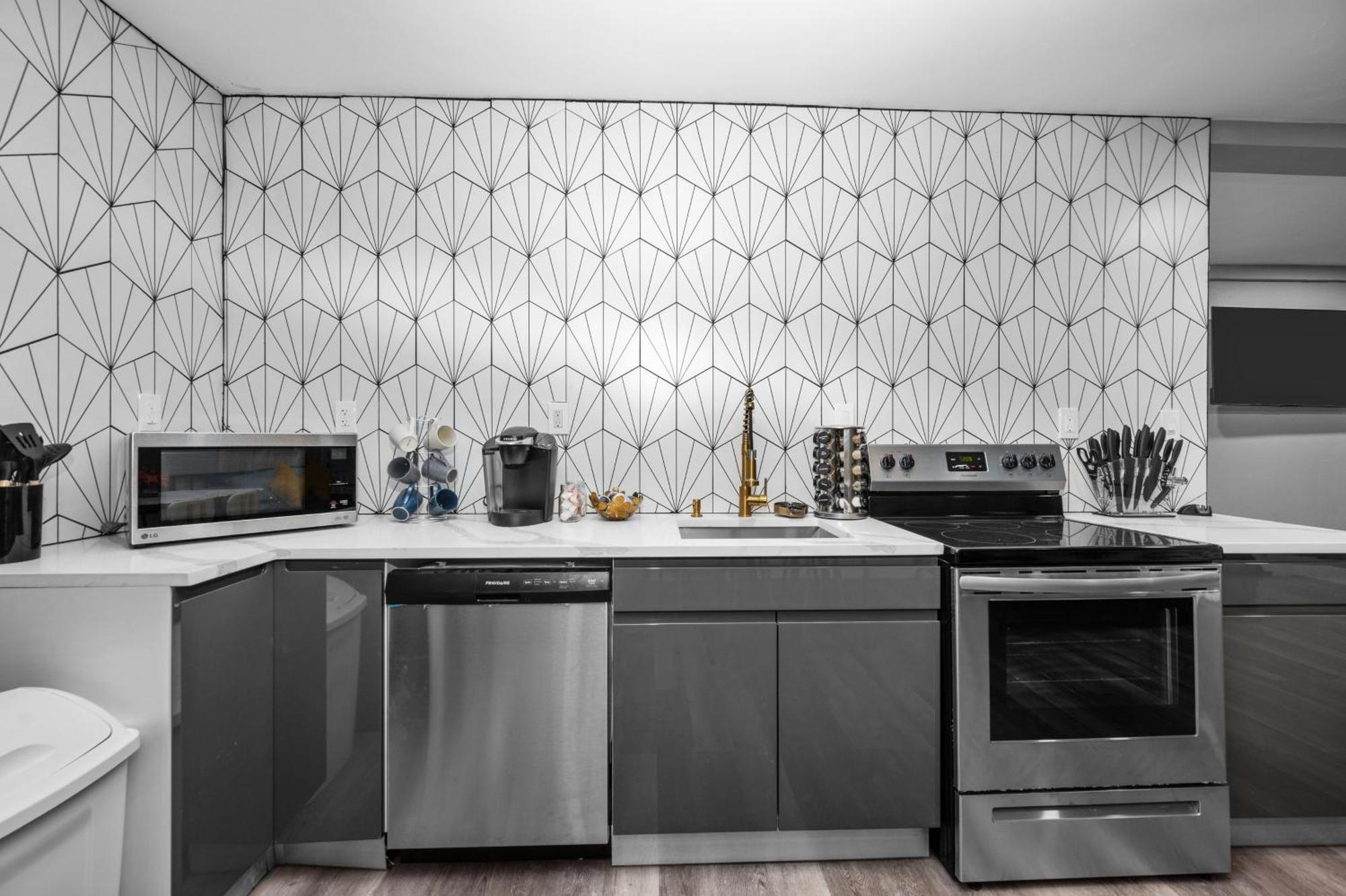 Modern 2Br City Center Getaway With Free Park Houston Exteriör bild