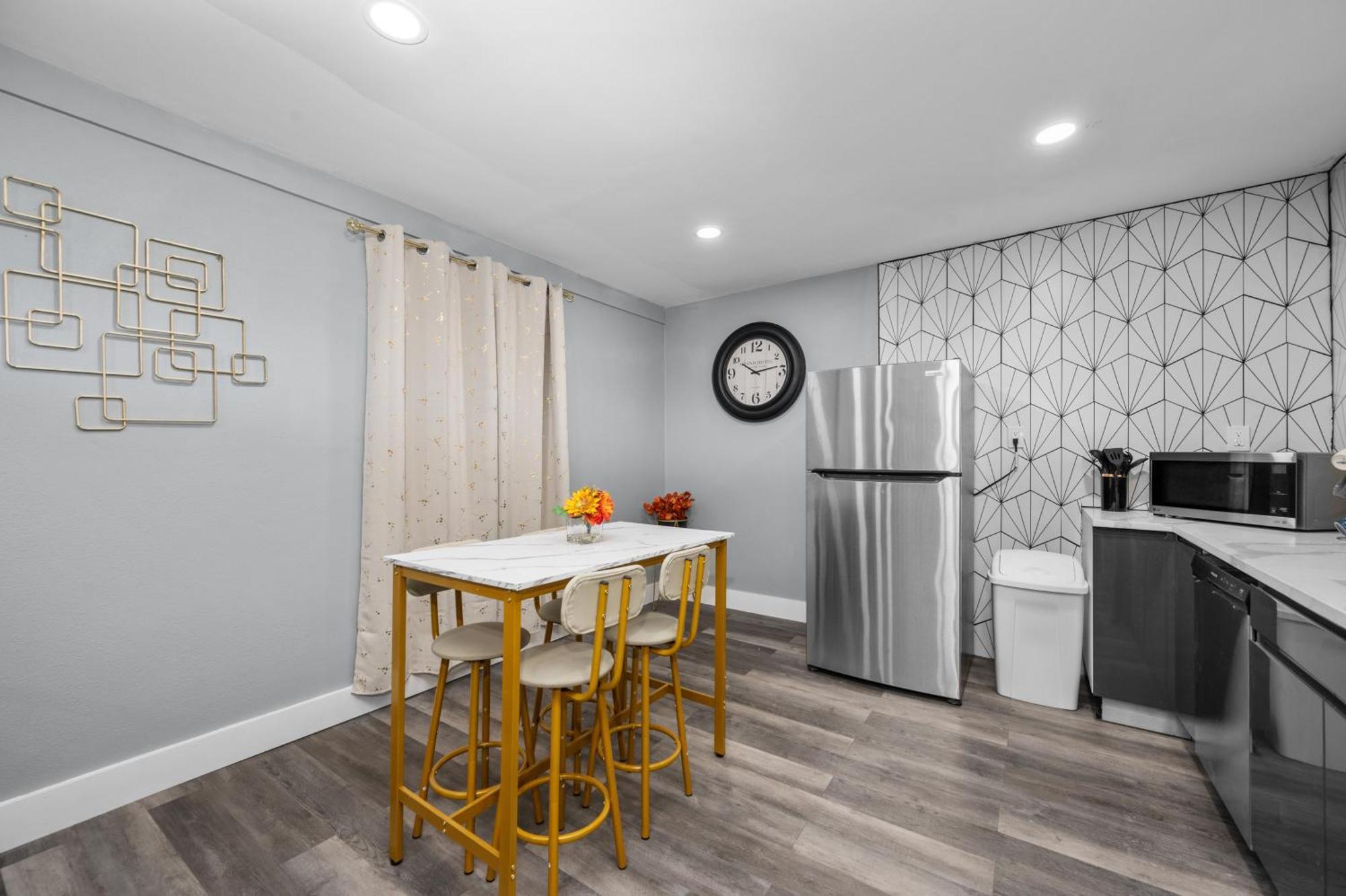 Modern 2Br City Center Getaway With Free Park Houston Exteriör bild