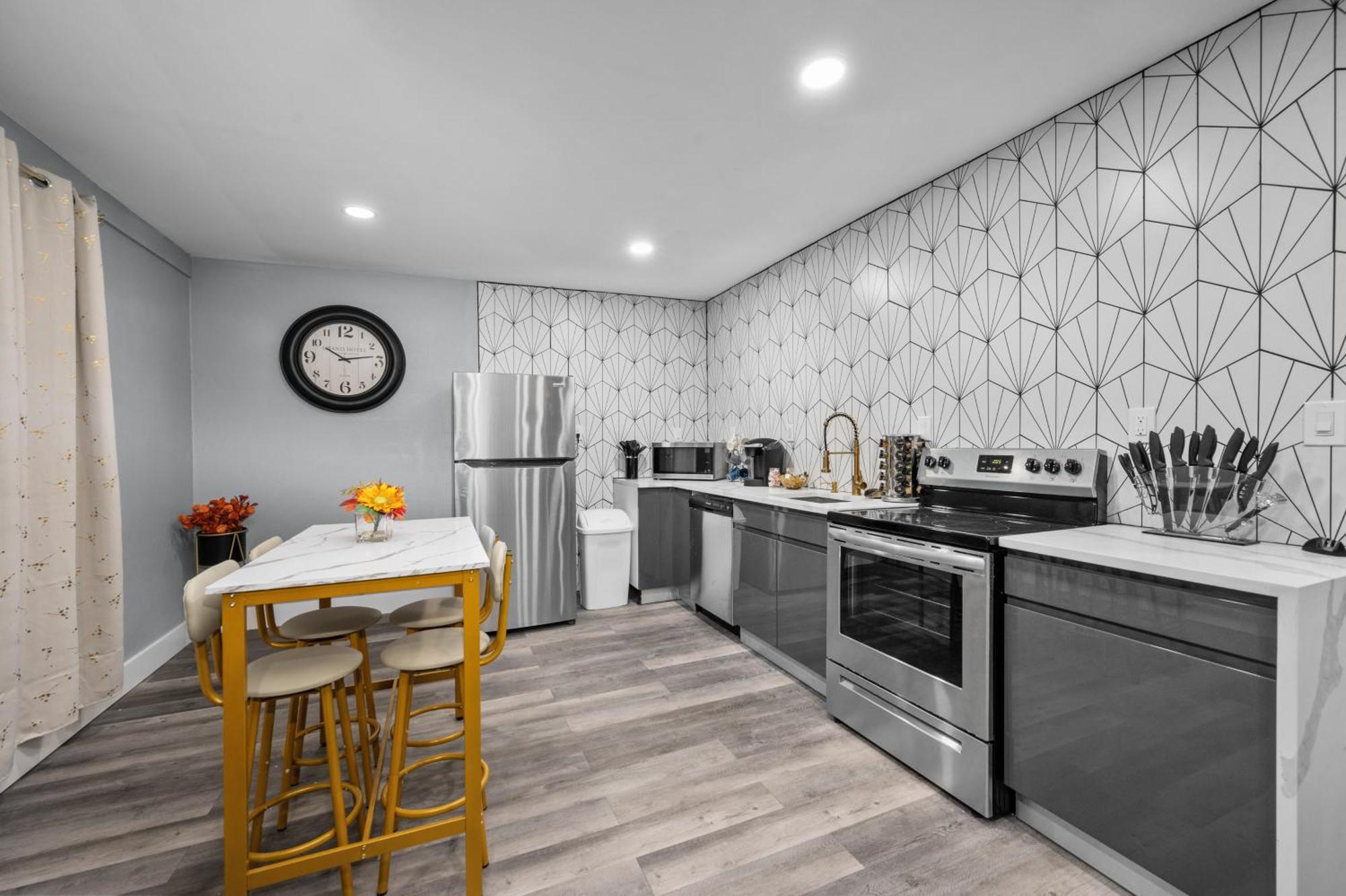 Modern 2Br City Center Getaway With Free Park Houston Exteriör bild