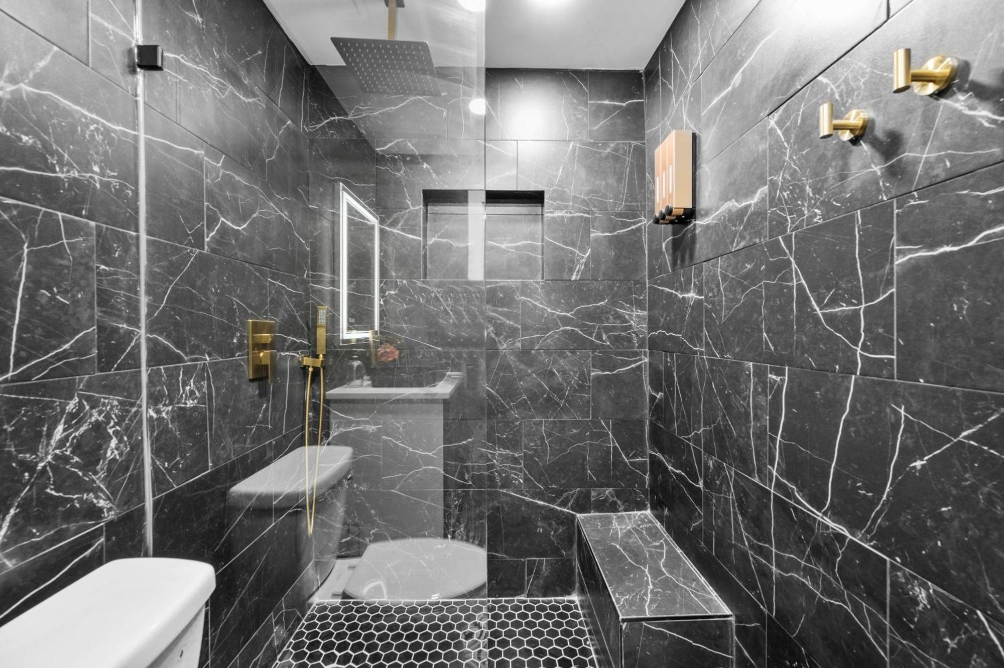 Modern 2Br City Center Getaway With Free Park Houston Exteriör bild